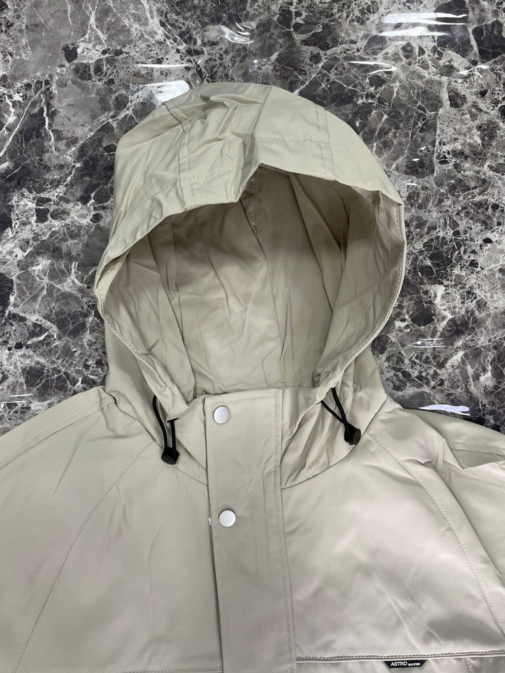 CHOMPA IMPERMEABLE ASTRO