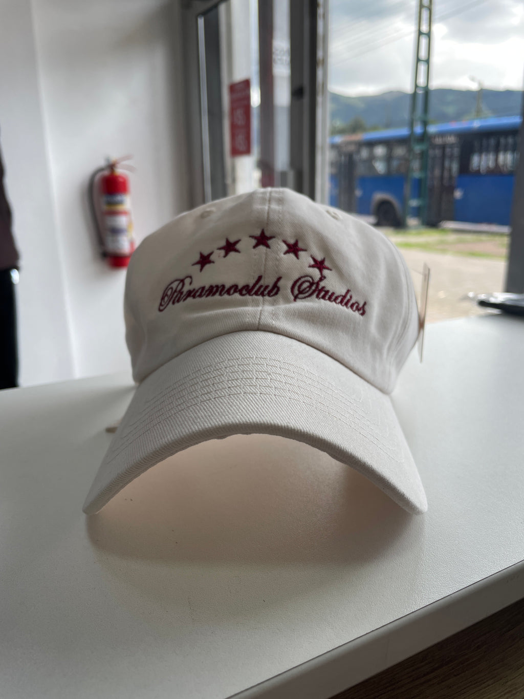 GORRA “PARAMOCLUB STUDIOS”