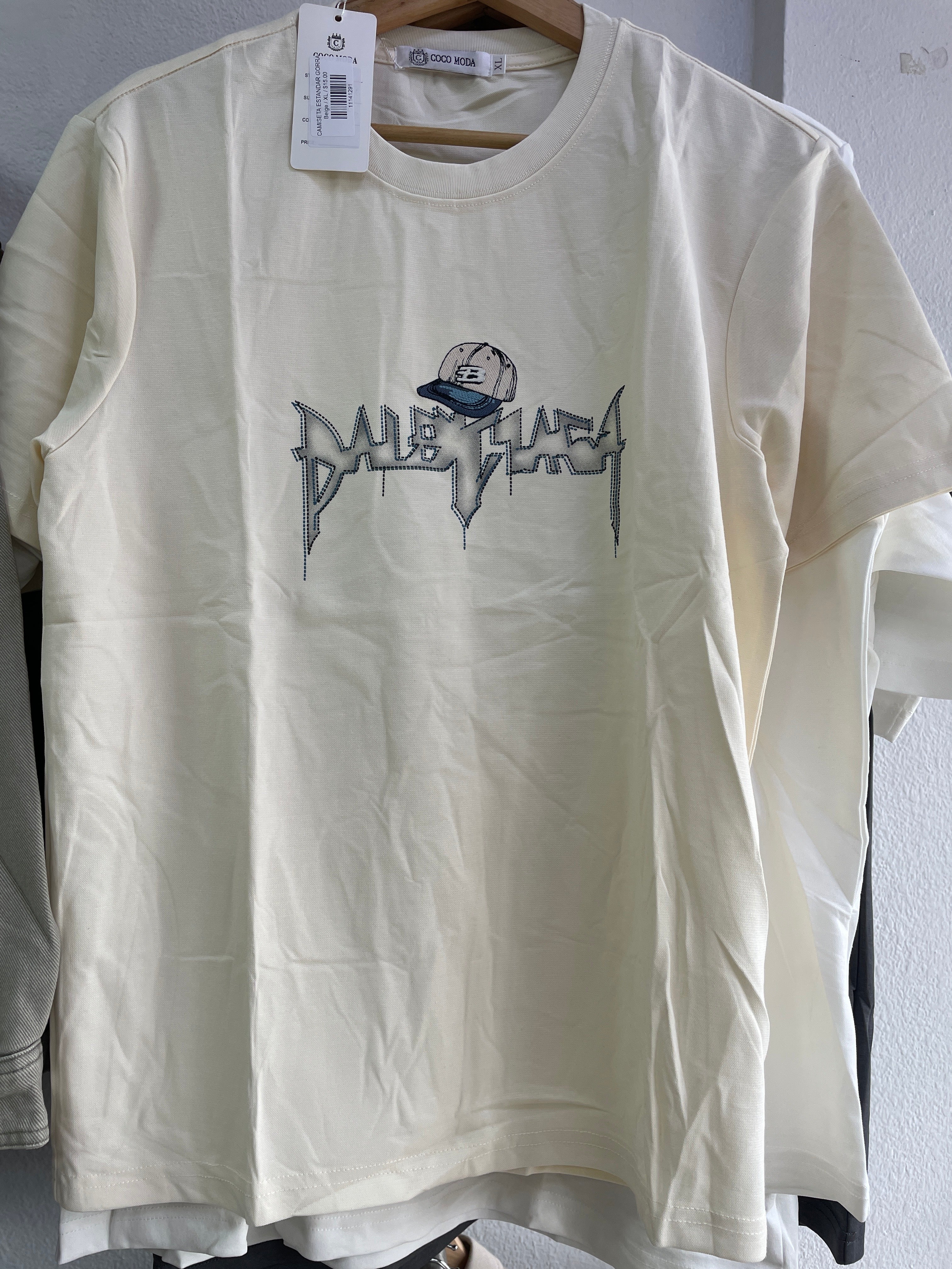 CAMISETA ESTANDAR GORRA