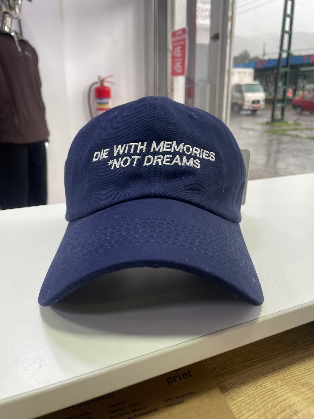 GORRA “DIE WITH MEMORIES NOT DREAMS”