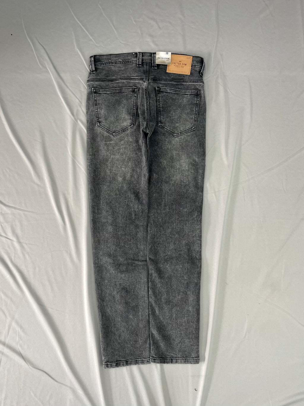 JEAN SEMI TUBO BZ GRIS