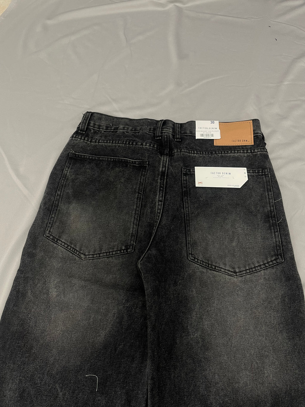 JEAN BAGGY OG PLOMO
