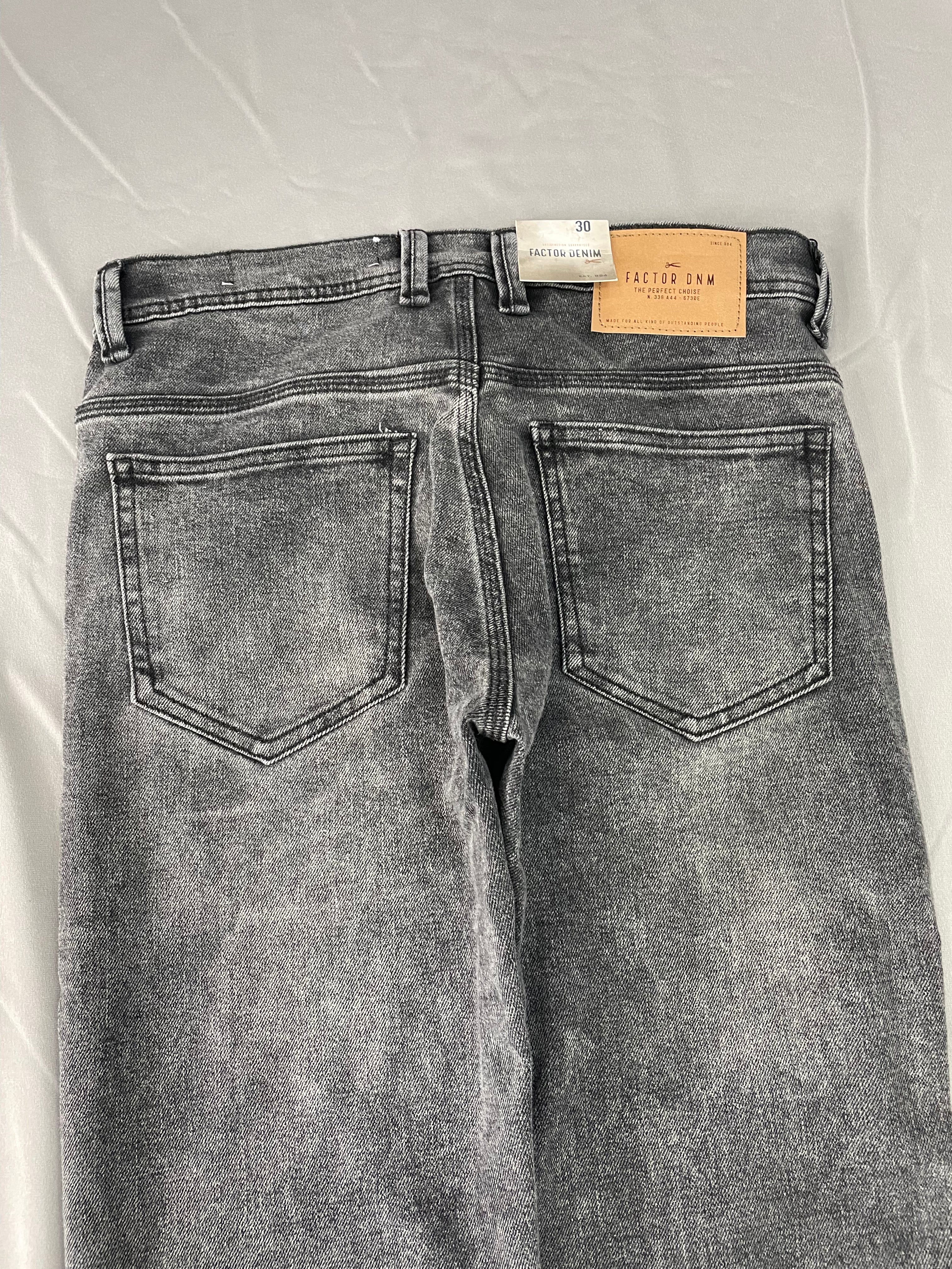 JEAN SEMI TUBO BZ GRIS