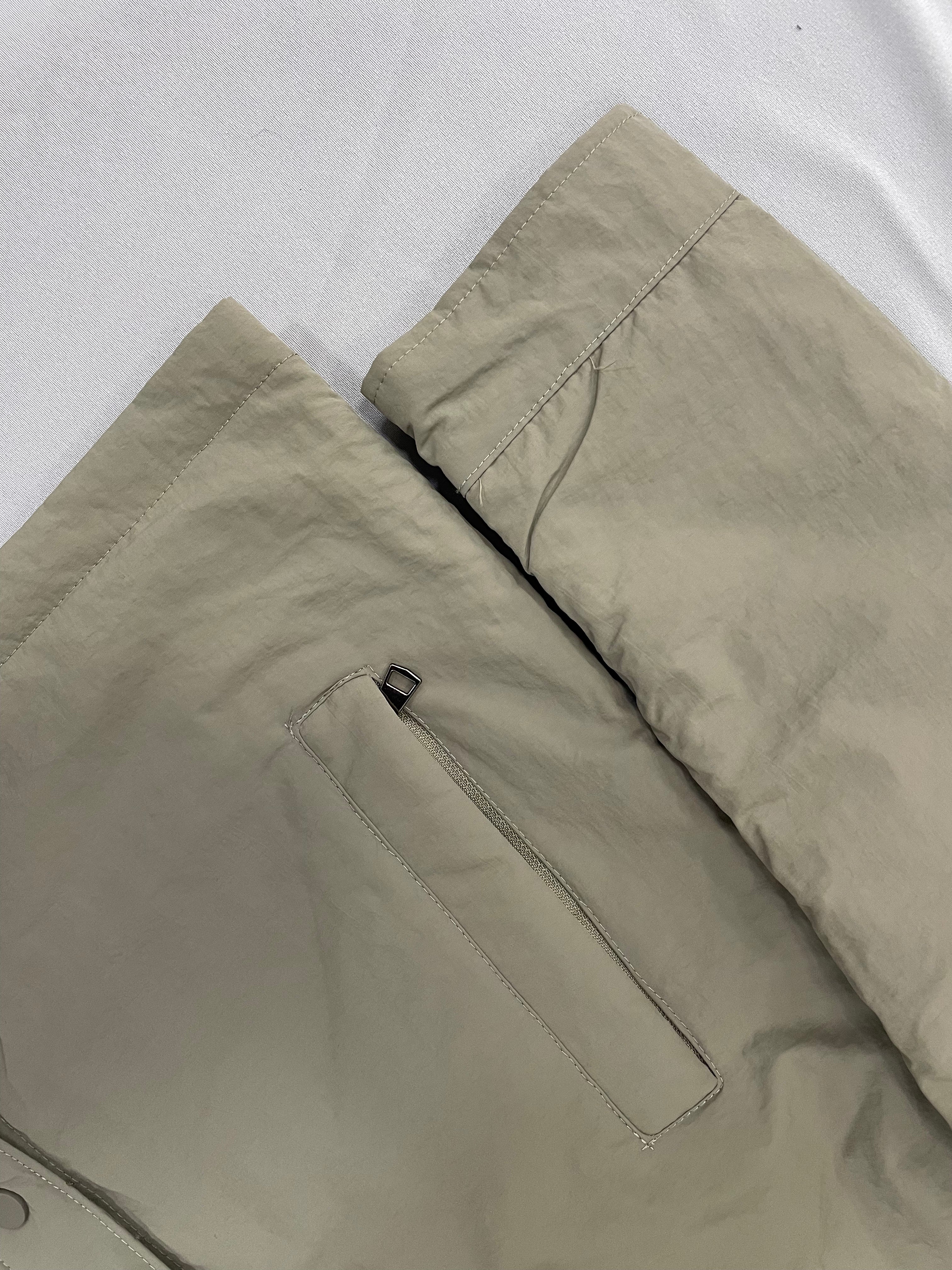 CHOMPA VS HOMBRE BEIGE