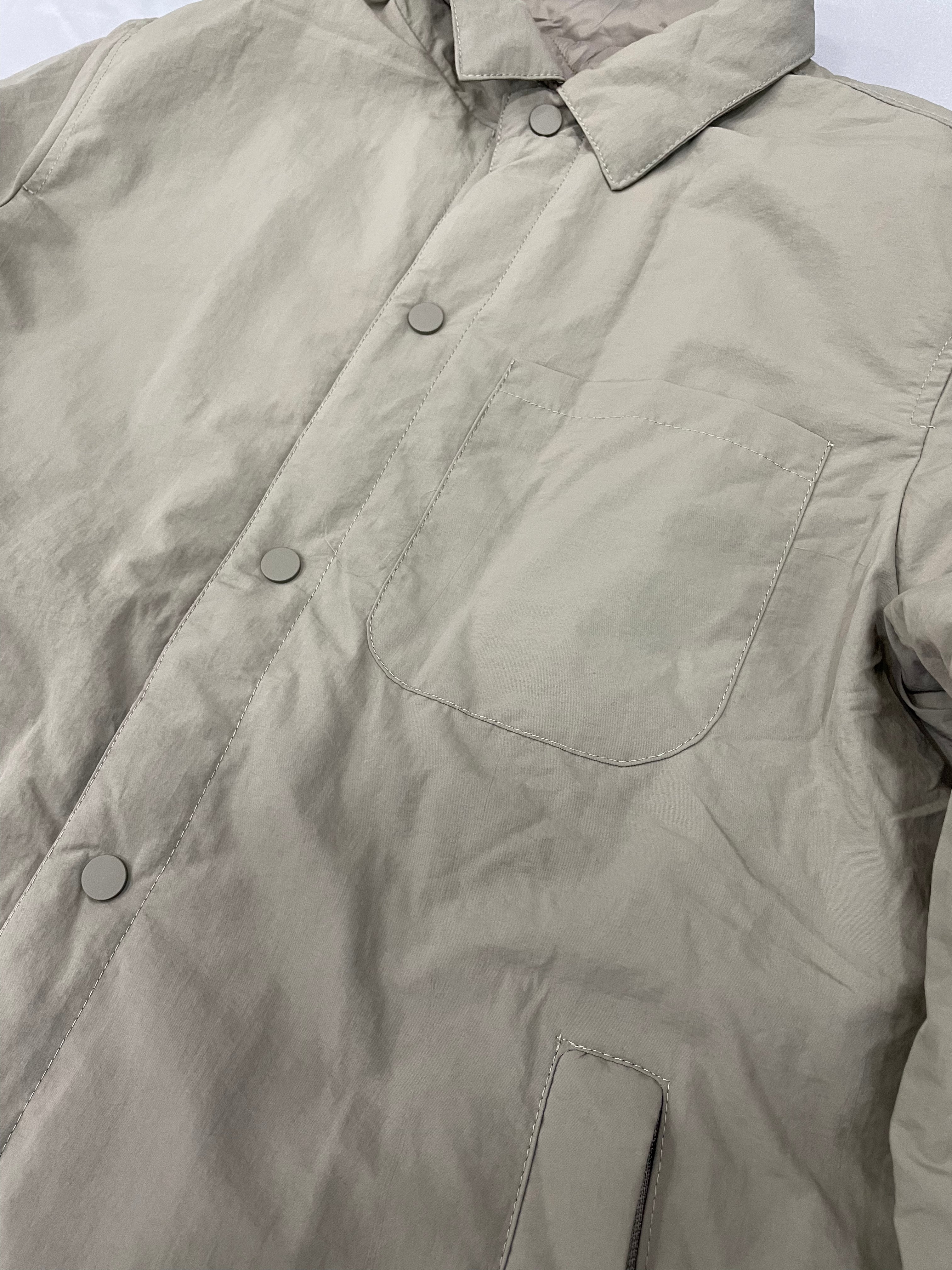 CHOMPA VS HOMBRE BEIGE