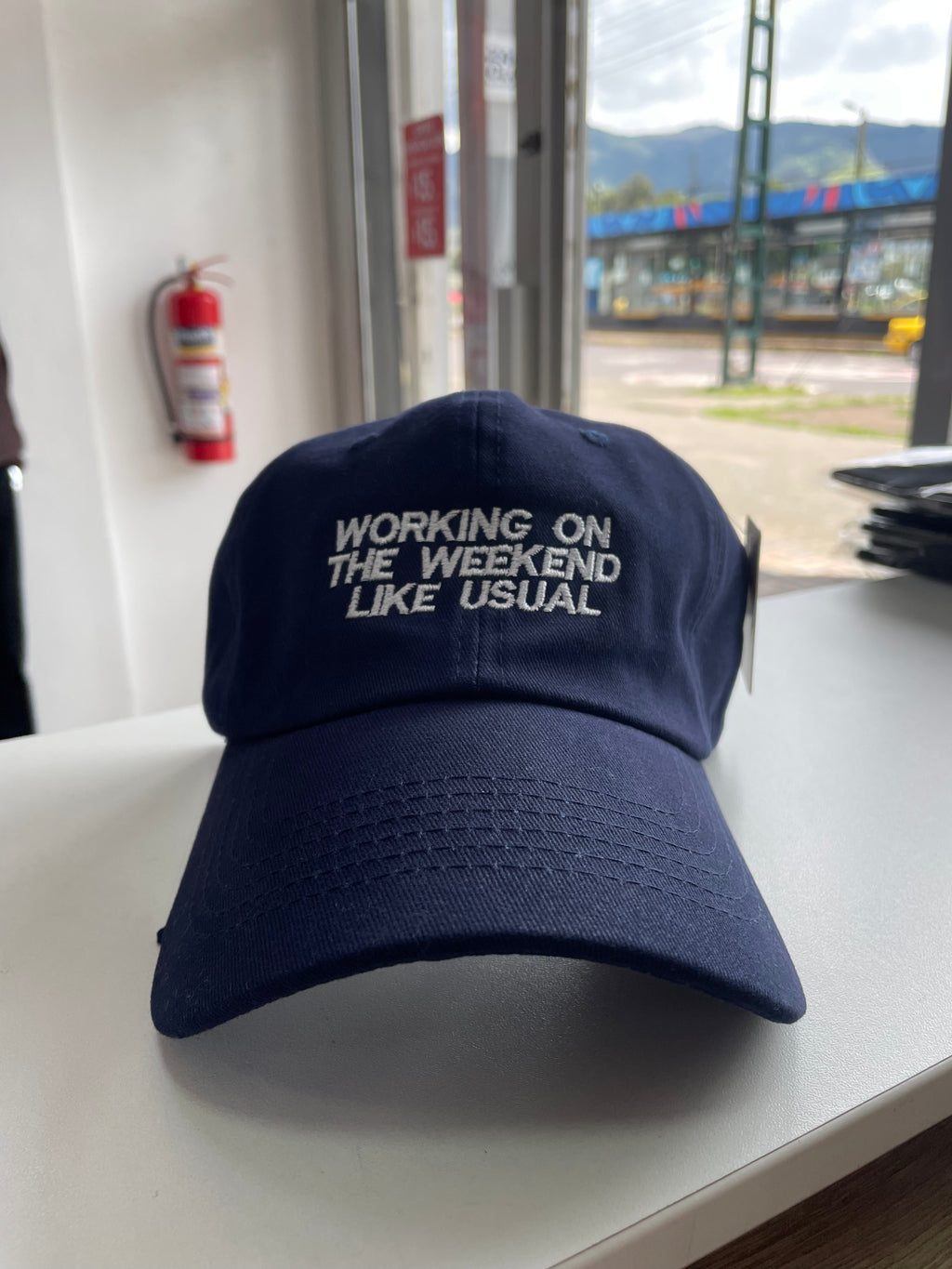 GORRA “WORKING ON THE WEEKEND LIKE USUAL”