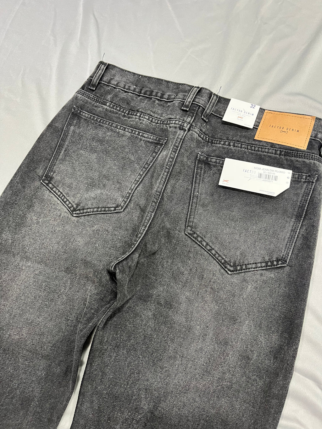 MOM JEAN DM GRIS OSCURO