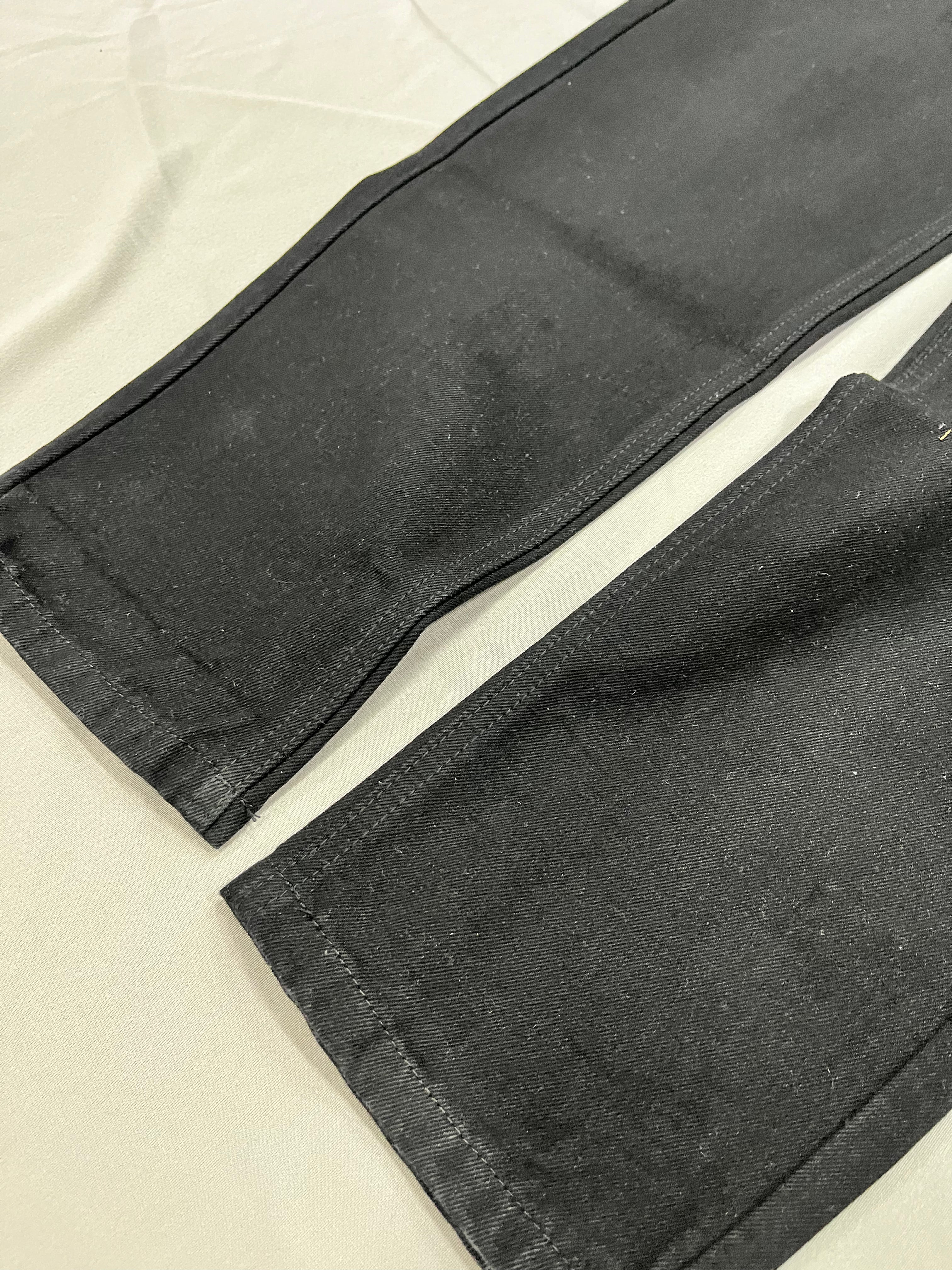 MOM JEAN DM NEGRO COMPLETO