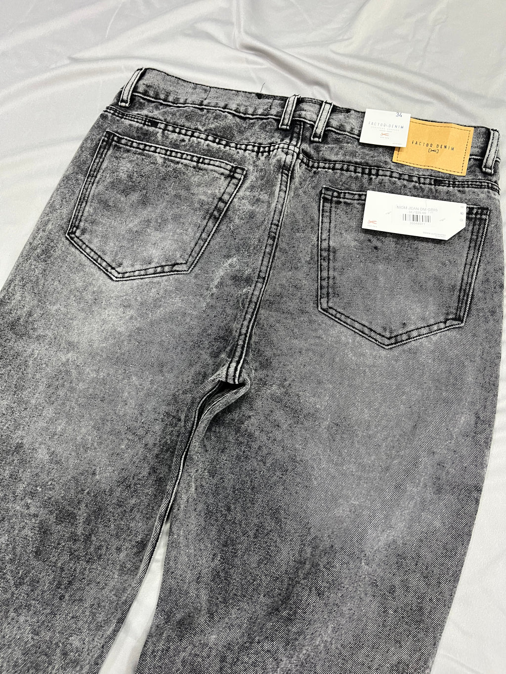MOM JEAN DM GRIS CLARO