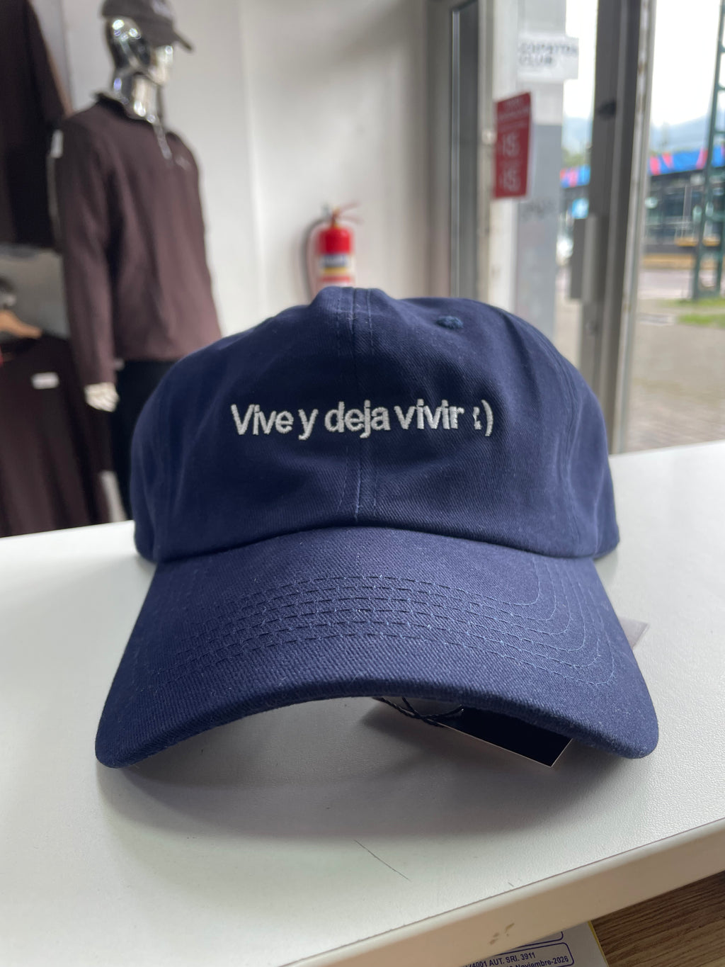 GORRA “VIVE Y DEJA VIVIR”