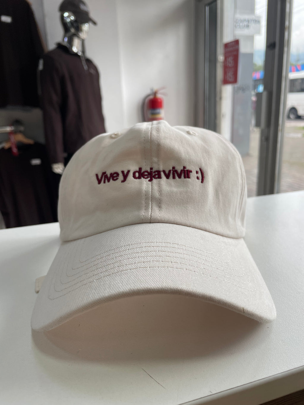 GORRA “VIVE Y DEJA VIVIR”