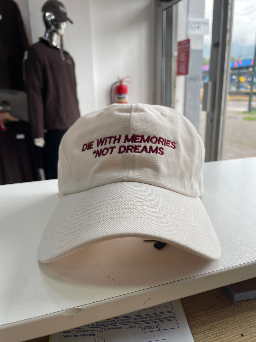 GORRA “DIE WITH MEMORIES NOT DREAMS”