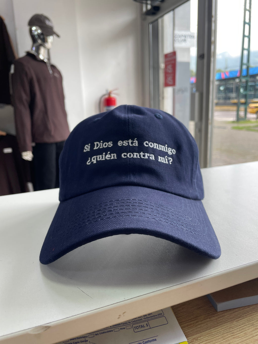 GORRA “SI DIOS ESTÁ CONMIGO”