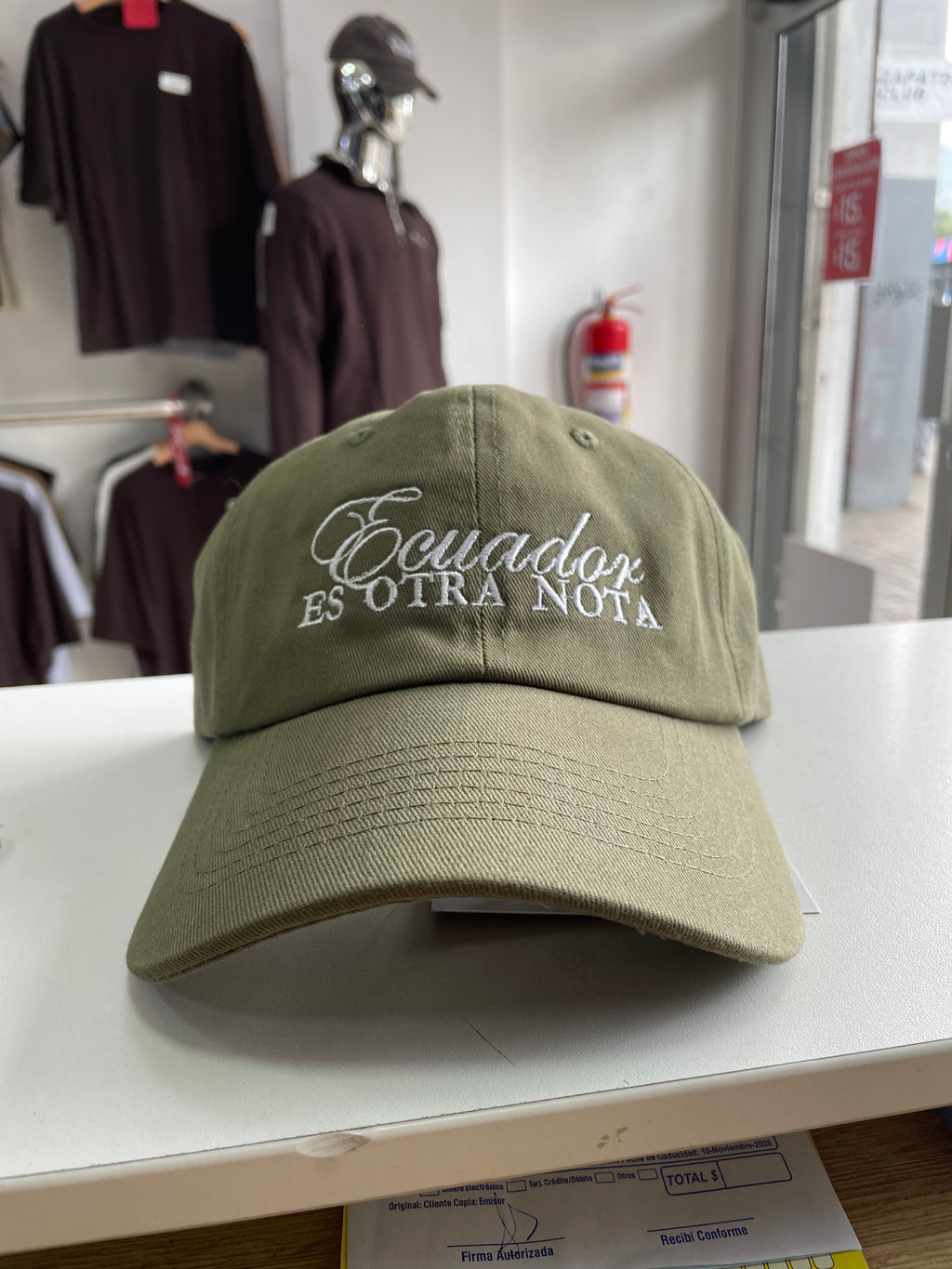 GORRA “ECUADOR ES OTRA NOTA”