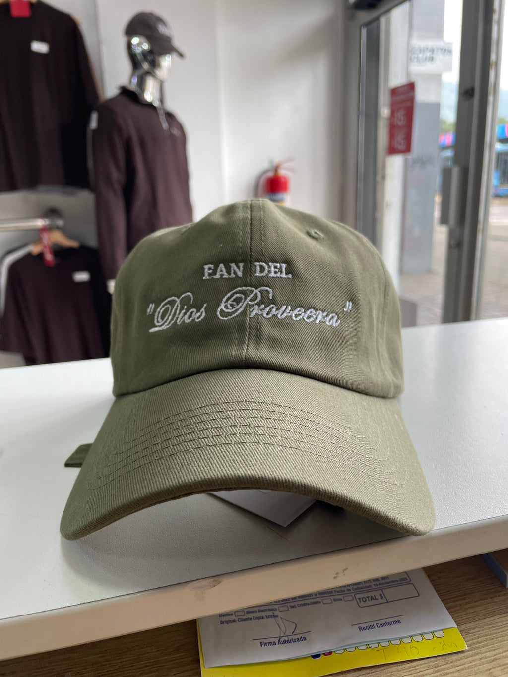 GORRA “FAN DEL DIOS PROVEERÁ”