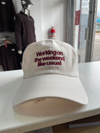 GORRA “WORKING ON THE WEEKEND LIKE USUAL”