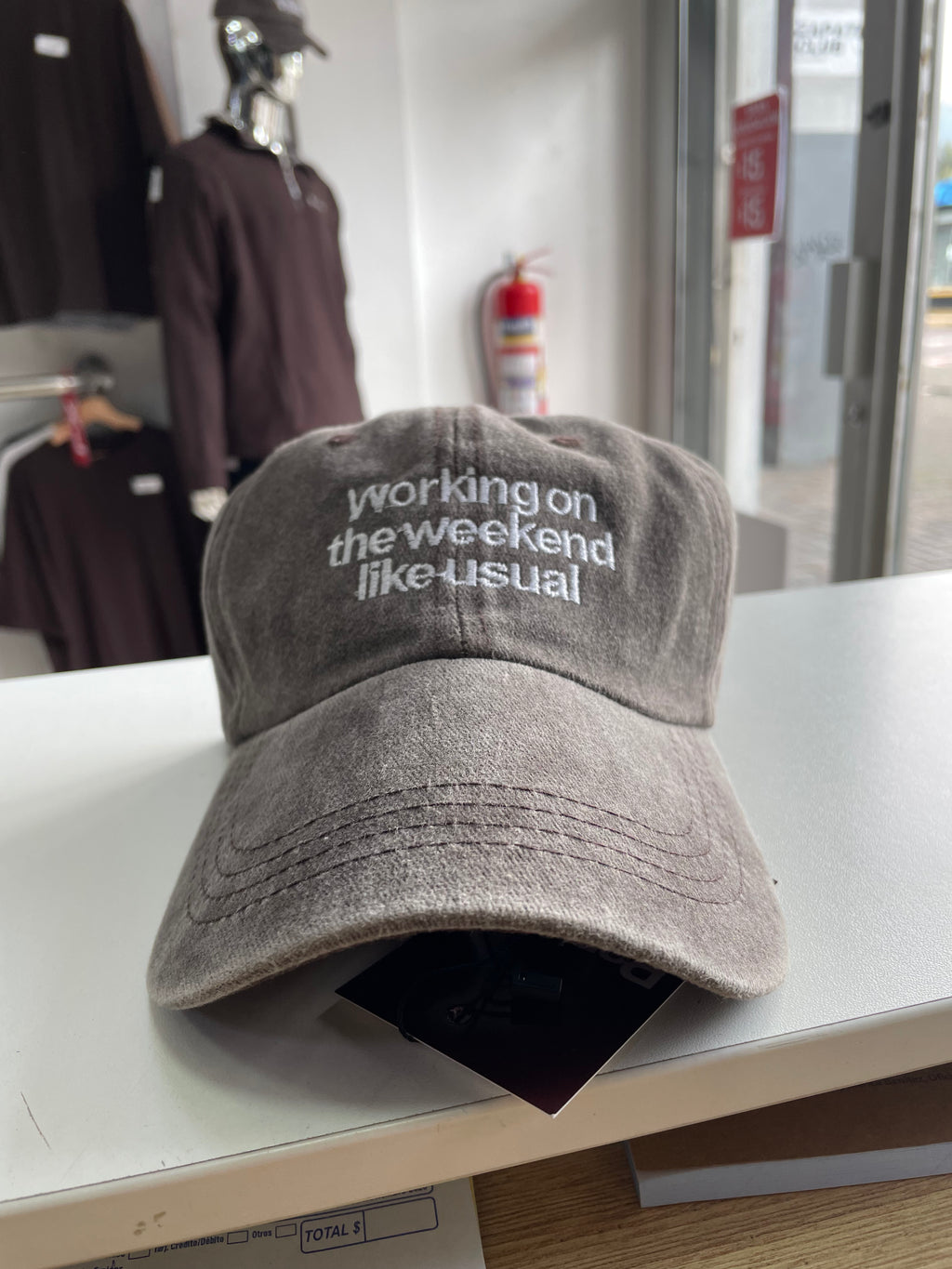 GORRA “WORKING ON THE WEEKEND LIKE USUAL”