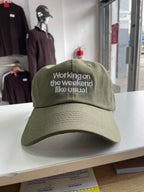 GORRA “WORKING ON THE WEEKEND LIKE USUAL”