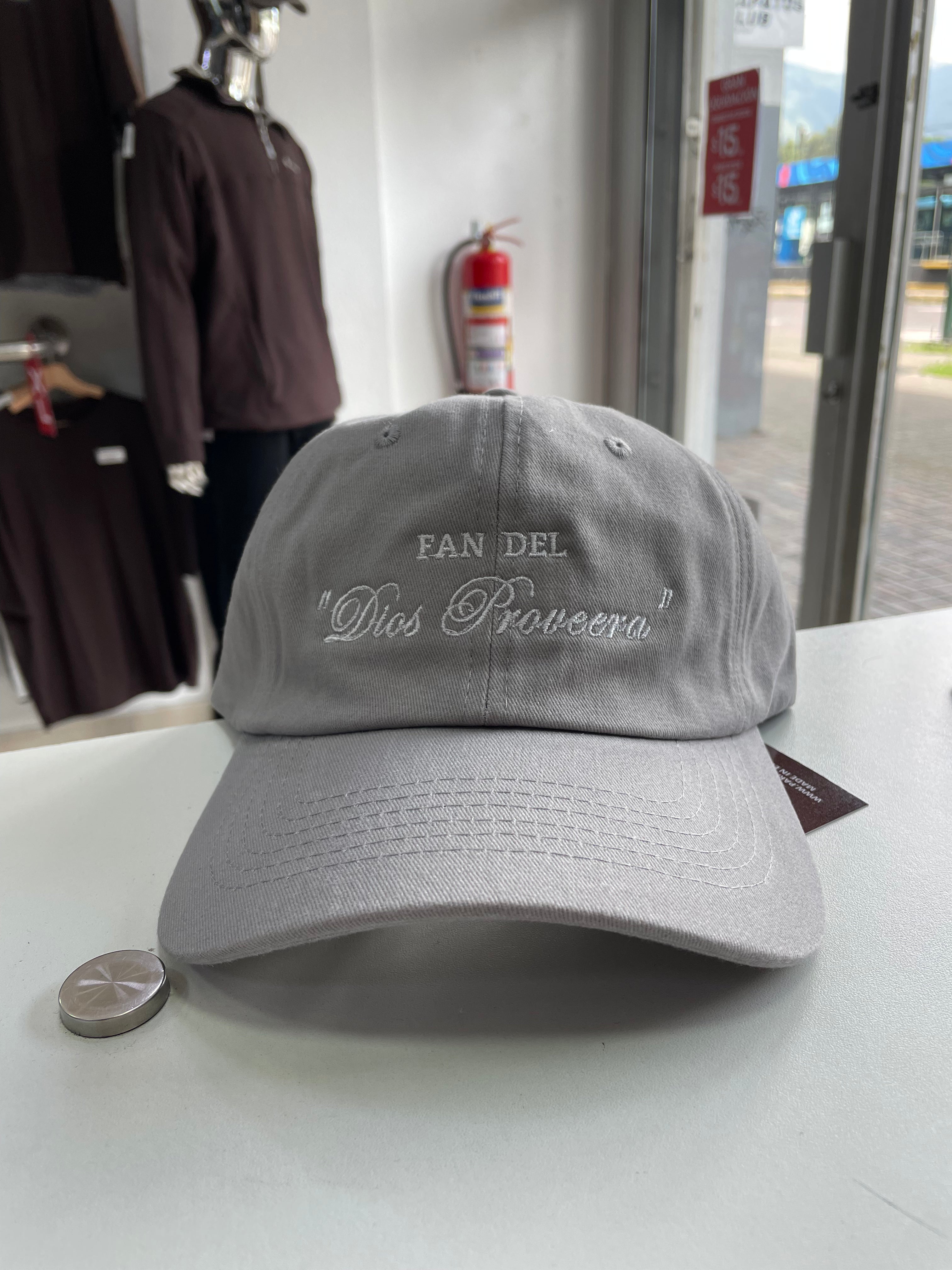 GORRA “FAN DEL DIOS PROVEERÁ”