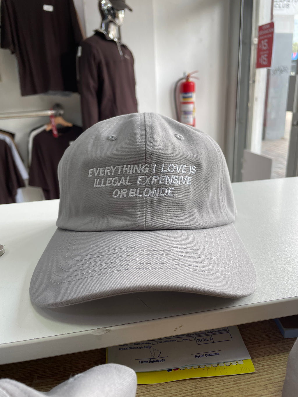 GORRA “EVERYTHING I LOVE IS ILLEGAL”