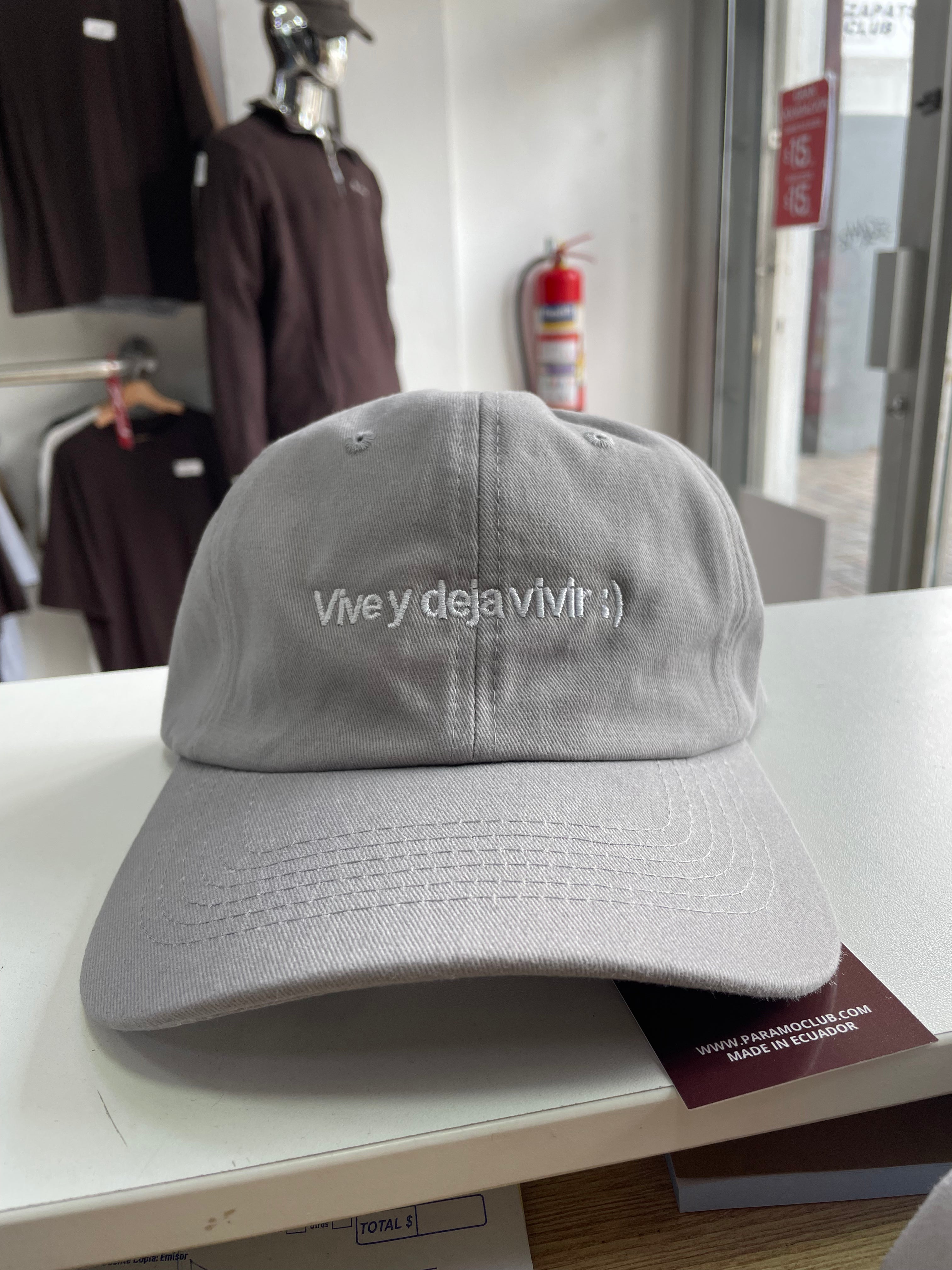 GORRA “VIVE Y DEJA VIVIR”