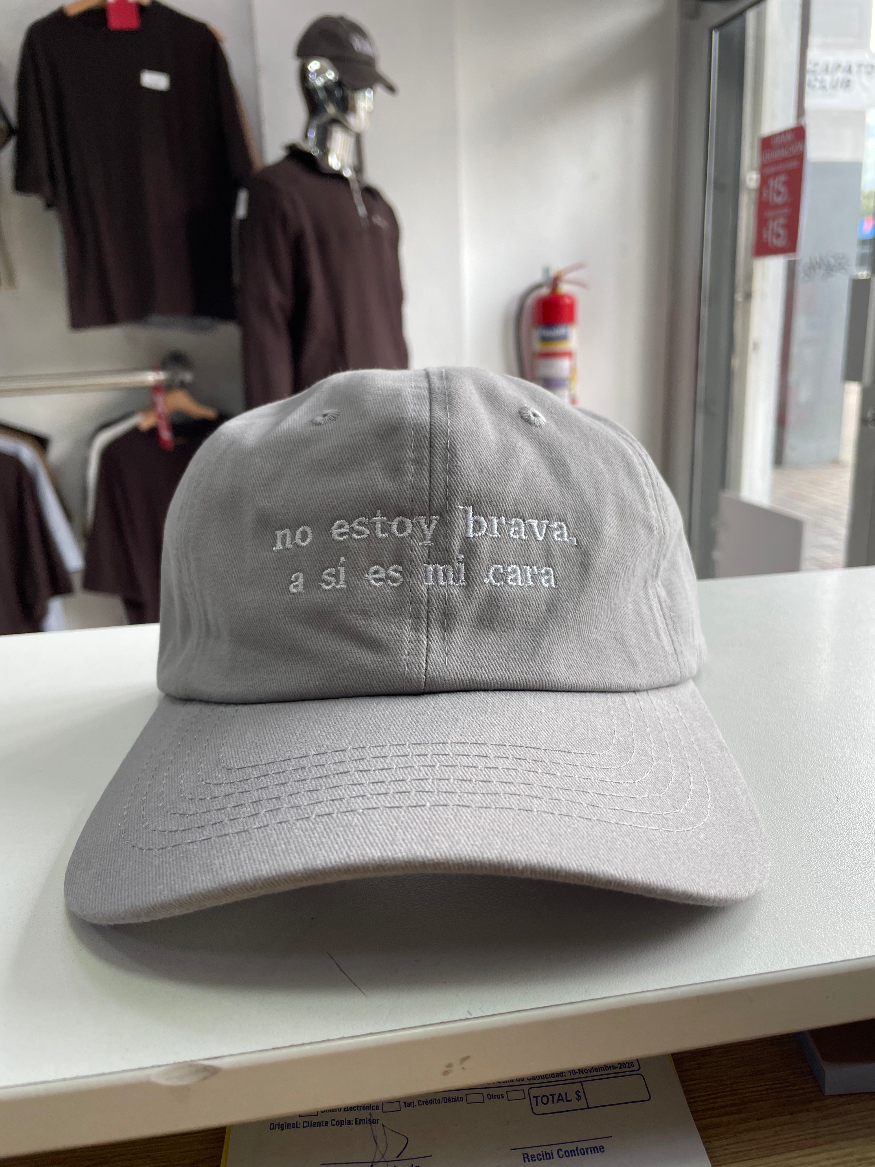 GORRA “NO ESTOY BRAVA, A SI ES MI CARA”