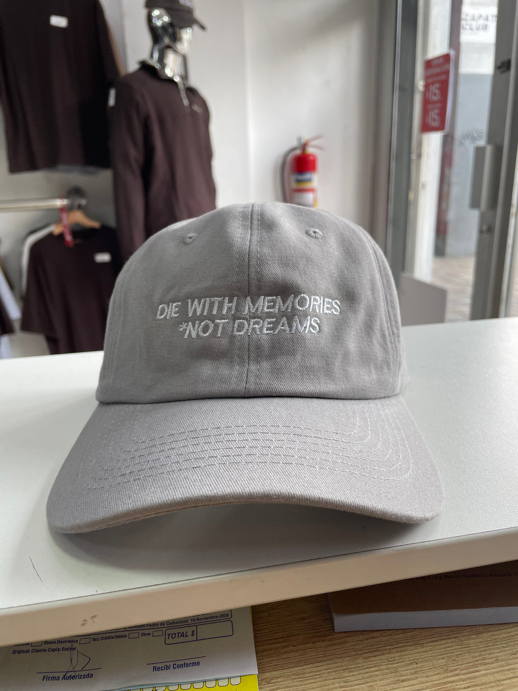 GORRA “DIE WITH MEMORIES NOT DREAMS”