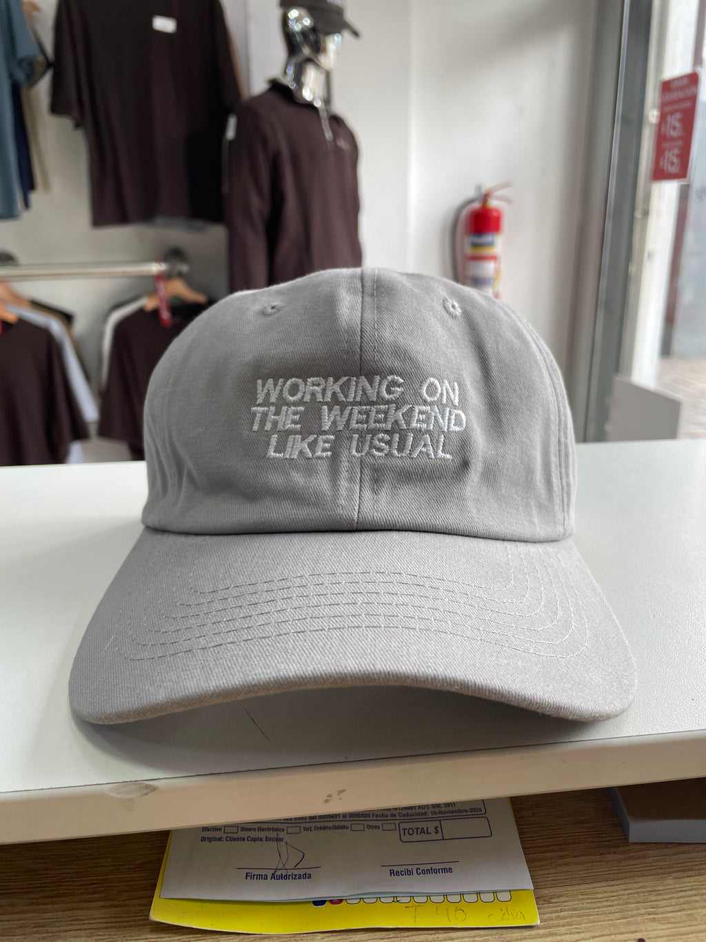 GORRA “WORKING ON THE WEEKEND LIKE USUAL”