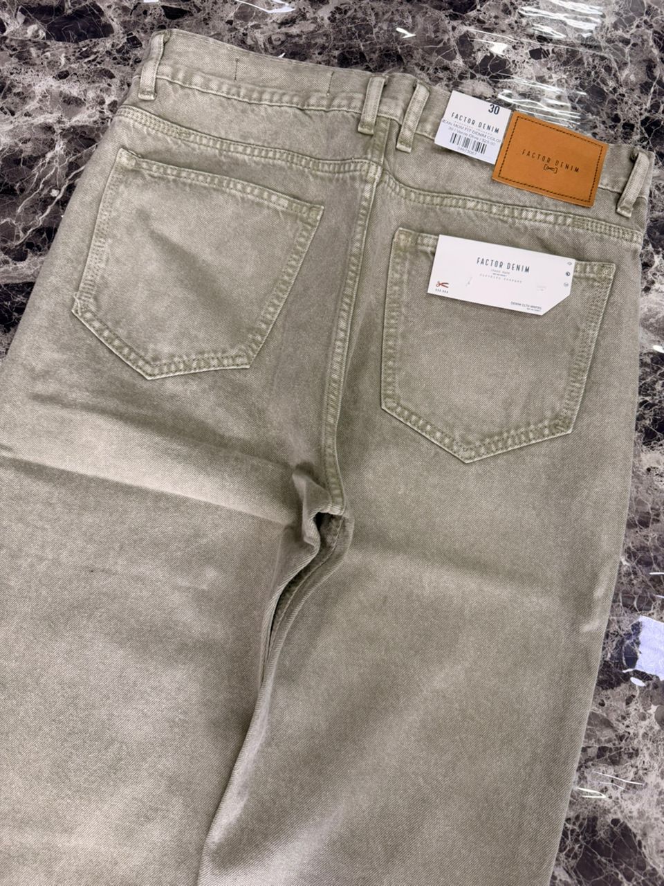 JEAN MOM FIT DENIM COLORS