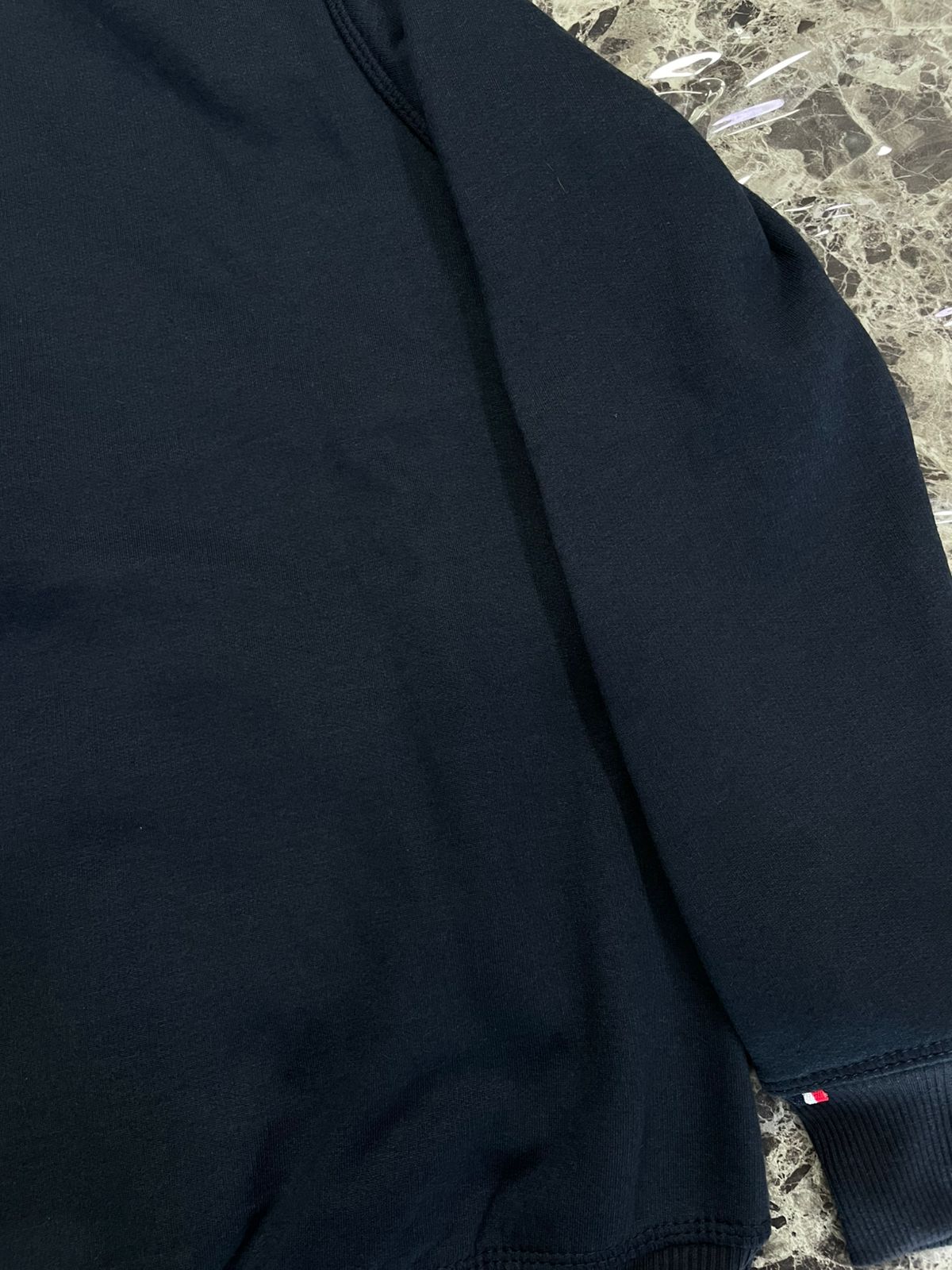 SUDADERA ESTANDAR CON CAPUCHA Y CIERRE