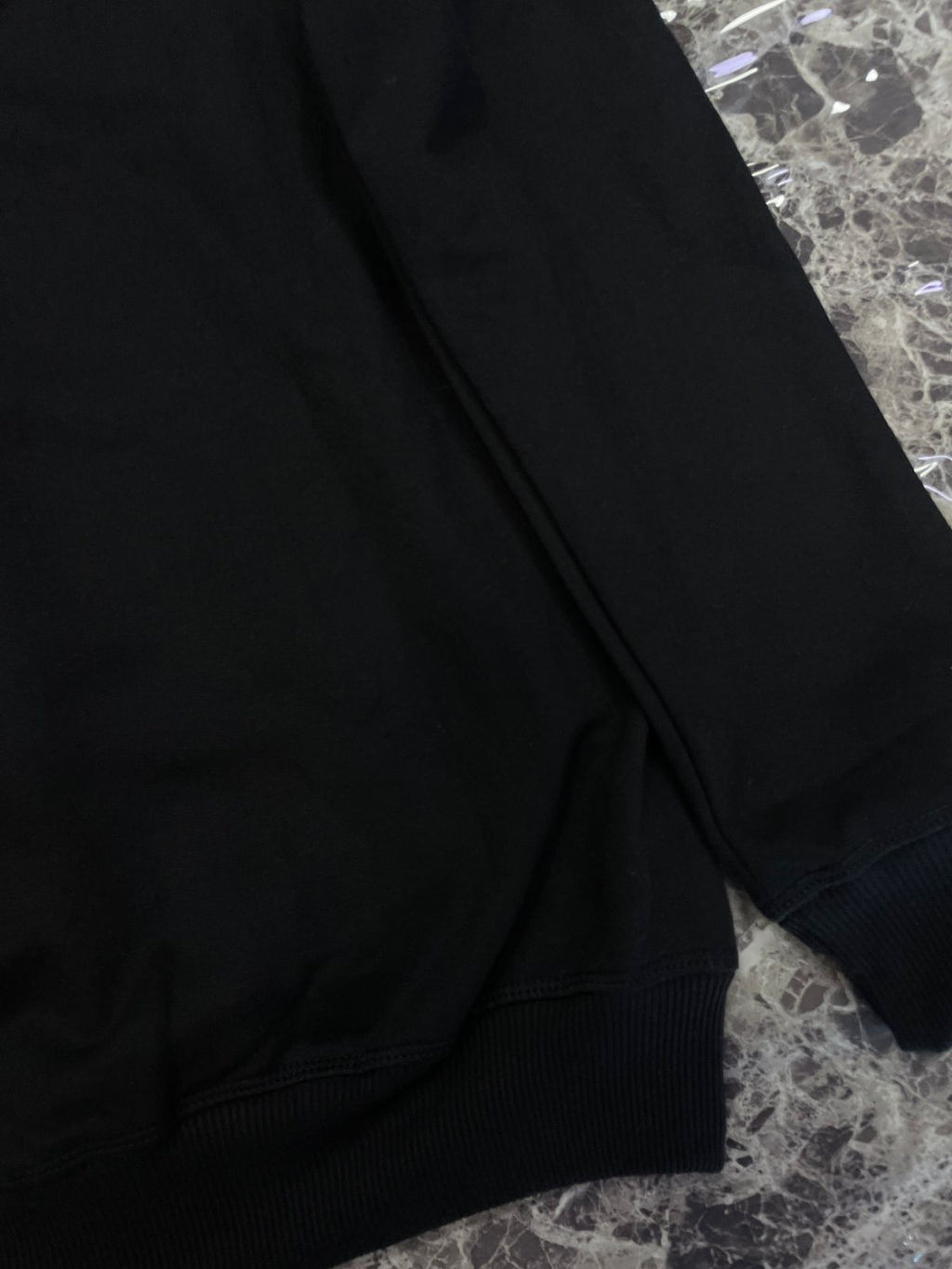 SUDADERA ESTANDAR CON CAPUCHA Y CIERRE