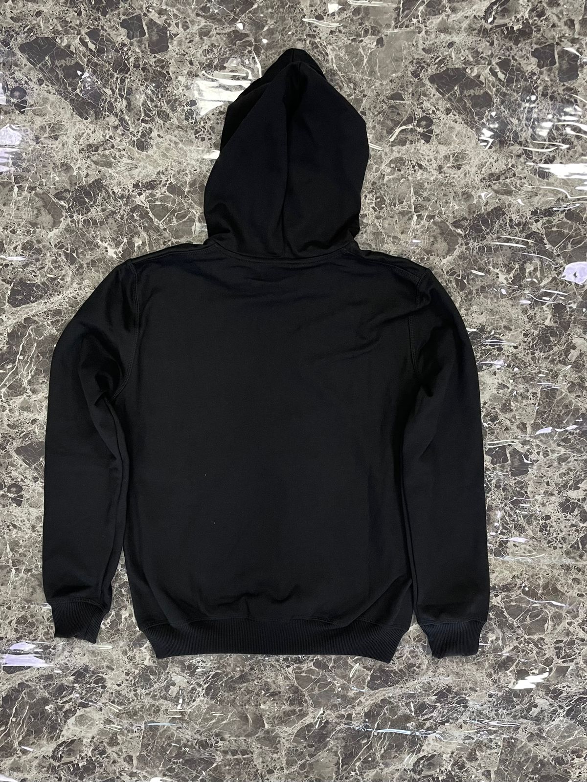 SUDADERA ESTANDAR CON CAPUCHA Y CIERRE