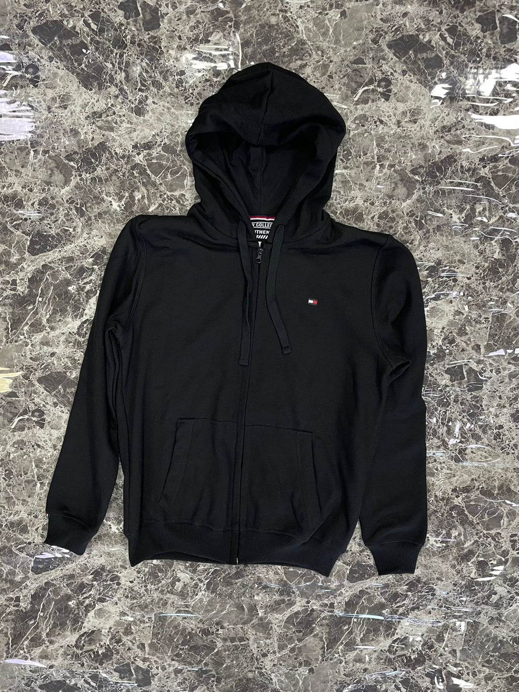 SUDADERA ESTANDAR CON CAPUCHA Y CIERRE
