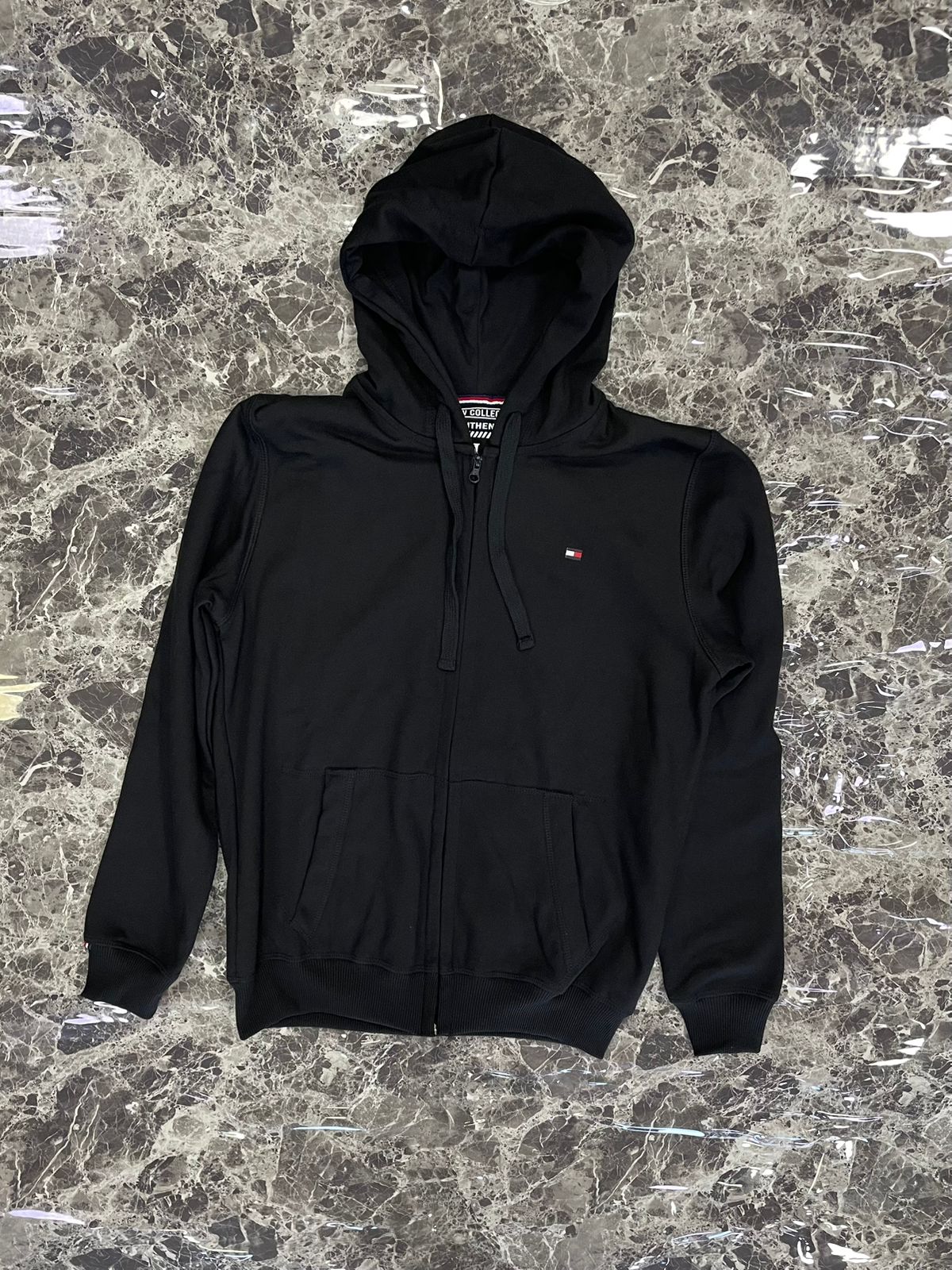 SUDADERA ESTANDAR CON CAPUCHA Y CIERRE