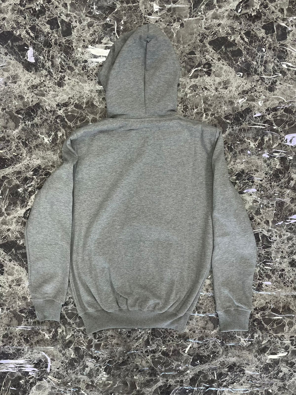 SUDADERA ESTANDAR CON CAPUCHA Y CIERRE