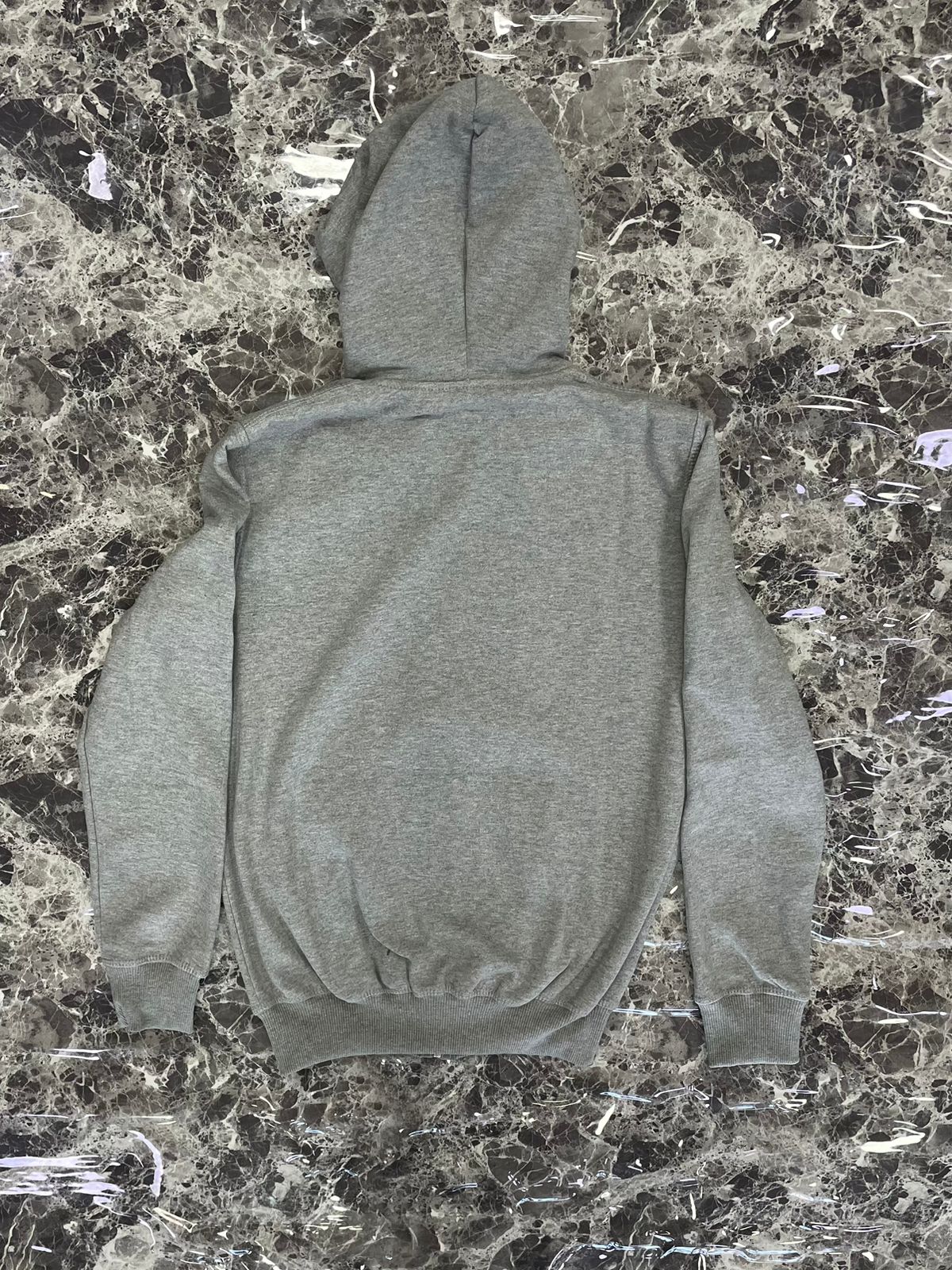 SUDADERA ESTANDAR CON CAPUCHA Y CIERRE