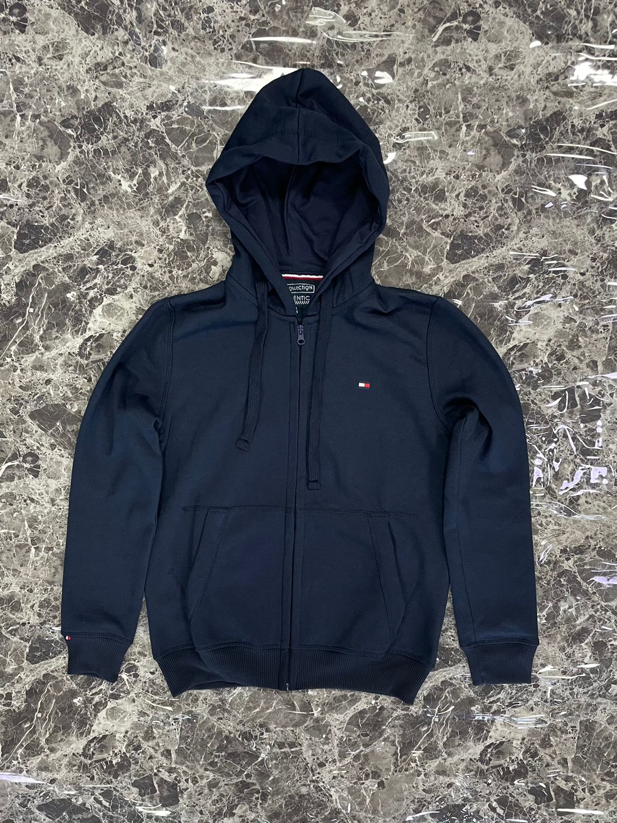 SUDADERA ESTANDAR CON CAPUCHA Y CIERRE